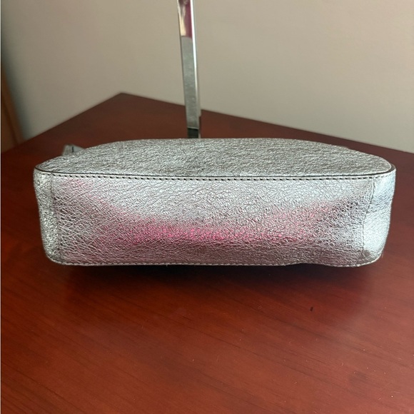 Michael Kors Jet Set Bag in Metallic Silver Leather - Picture 6 of 16